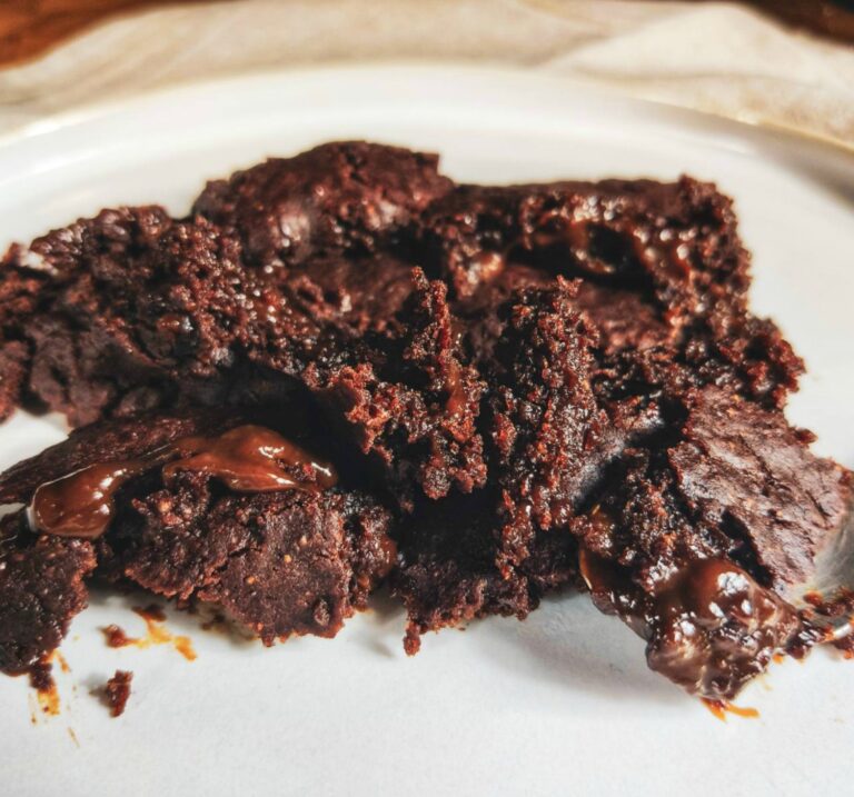 Fudge cake χωρίς ζάχαρη | Με λιωμένη σοκολάτα fudge-cake-χωρις-ζαχαρη