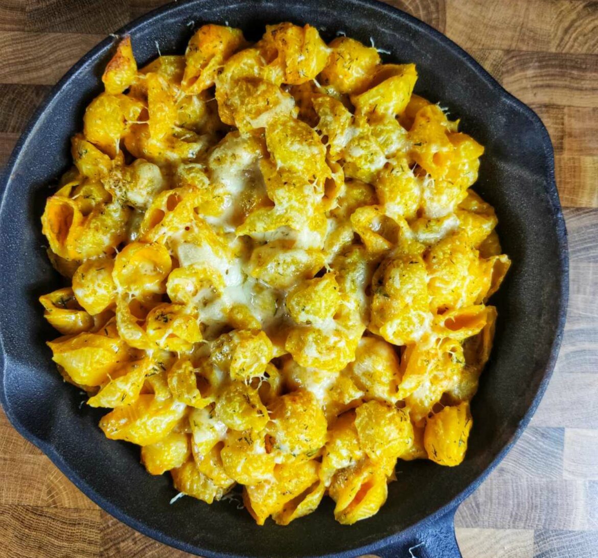 Light Mac and Cheese με σάλτσα καρότου