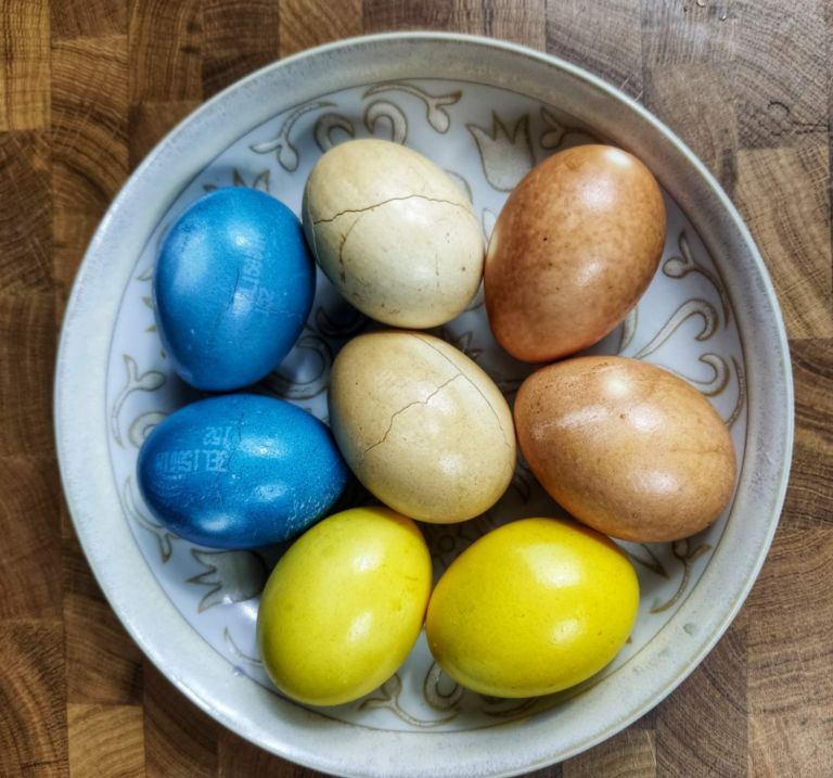 Πασχαλινά αυγά | 4 φυσικοί τρόποι για να τα βάψετε! πασχαλινα-αυγα