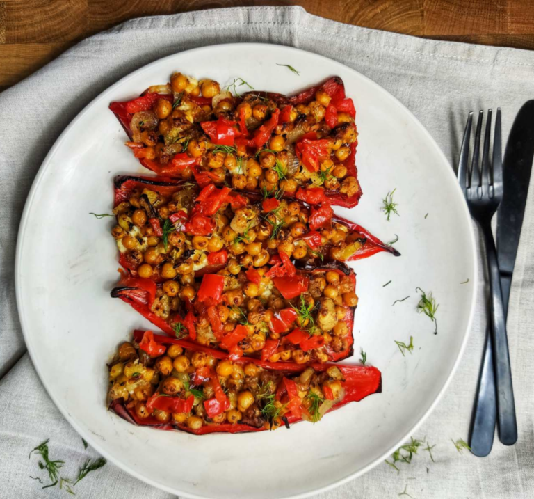 Πιπεριές γεμιστές με πικάντικα ρεβύθια και τυρί γεμιστα-με-ρεβυθια