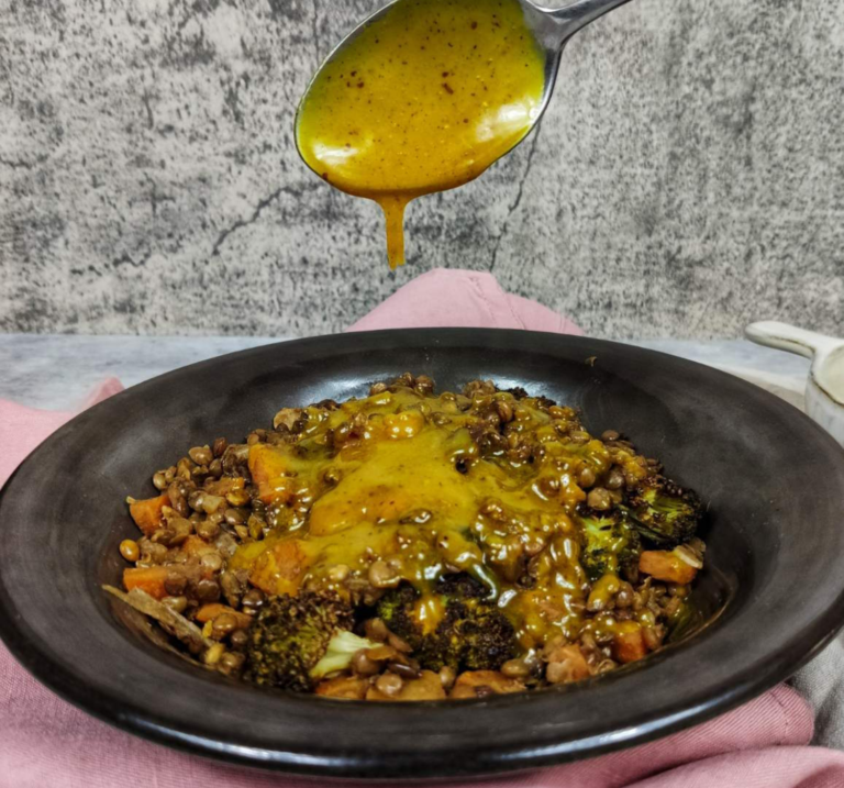 Σαλάτα με φακές και μπρόκολο και dressing ταχινιού