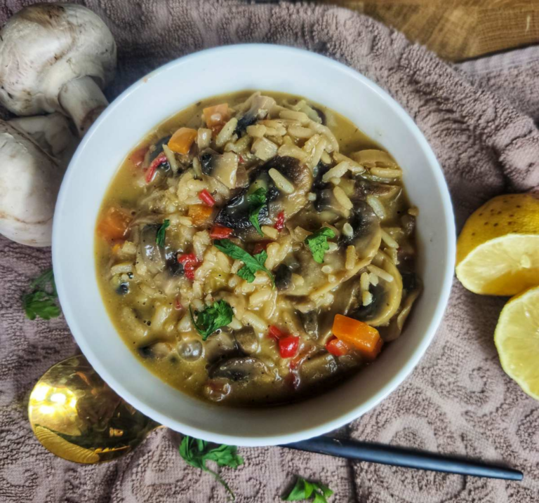Vegan μανιταρόσουπα με καστανό ρύζι και λαχανικά βιγκαν-μανιταροσουπα