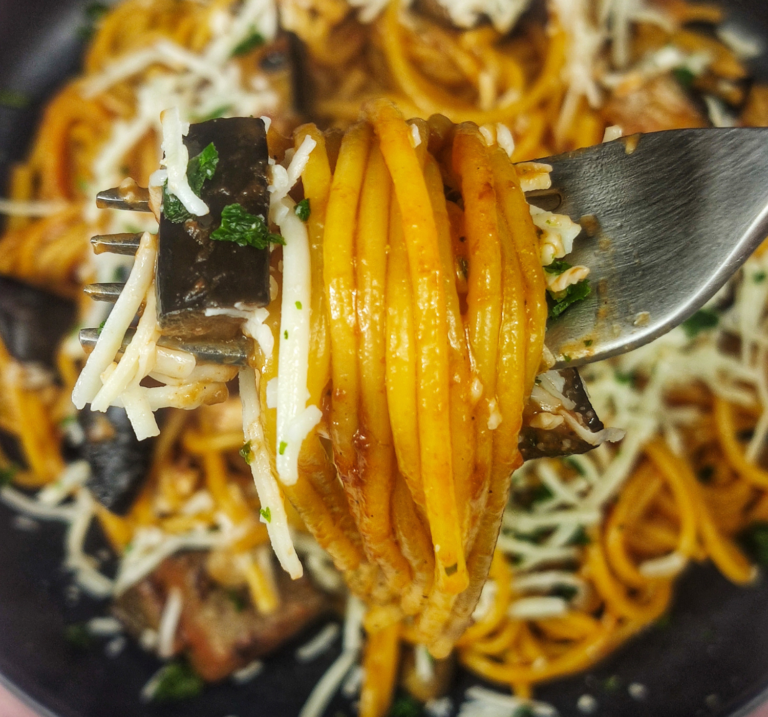 Εύκολη μακαρονάδα με μελιτζάνες σε ένα σκεύος | Νηστίσιμη συνταγή μακαρονάδα-με-μελιτζάνες