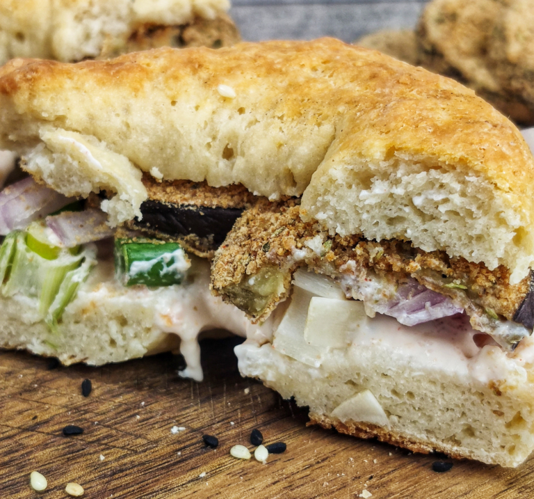 Bagel με τραγανές μελιτζάνες και light σως