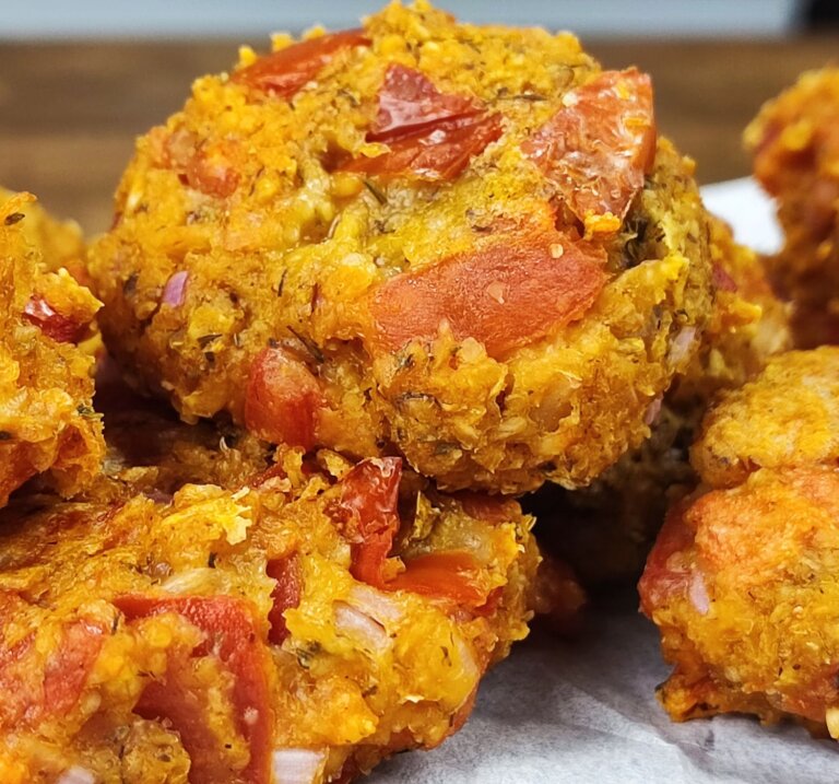 Καλοκαιρινοί ντοματοκεφτέδες φούρνου | 58 θερμίδες ο ένας