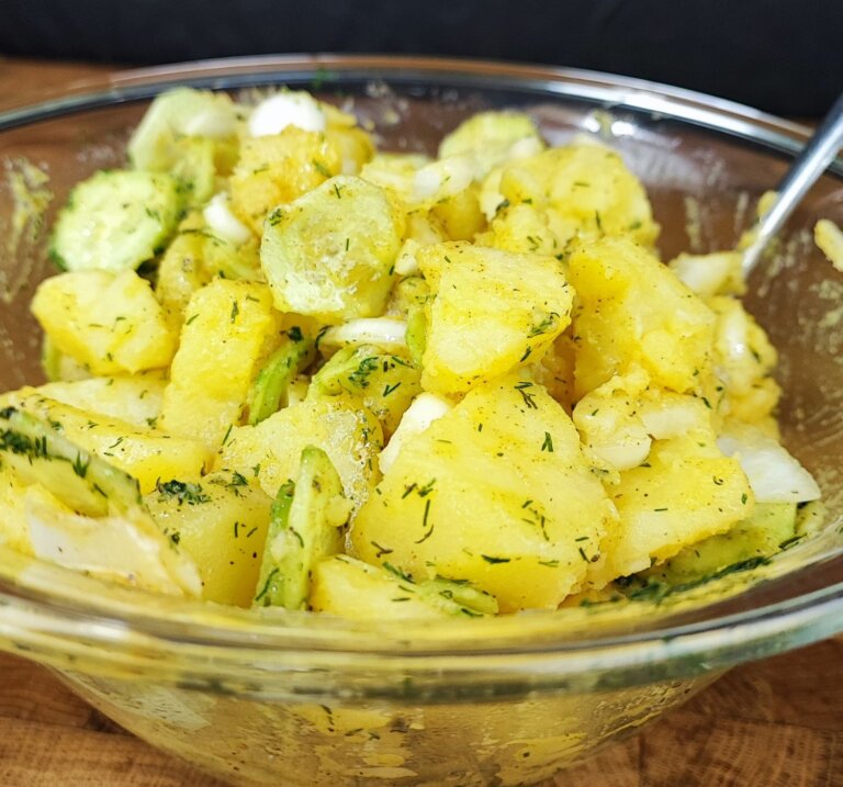 Καλοκαιρινή πατατοσαλάτα με αγγούρι