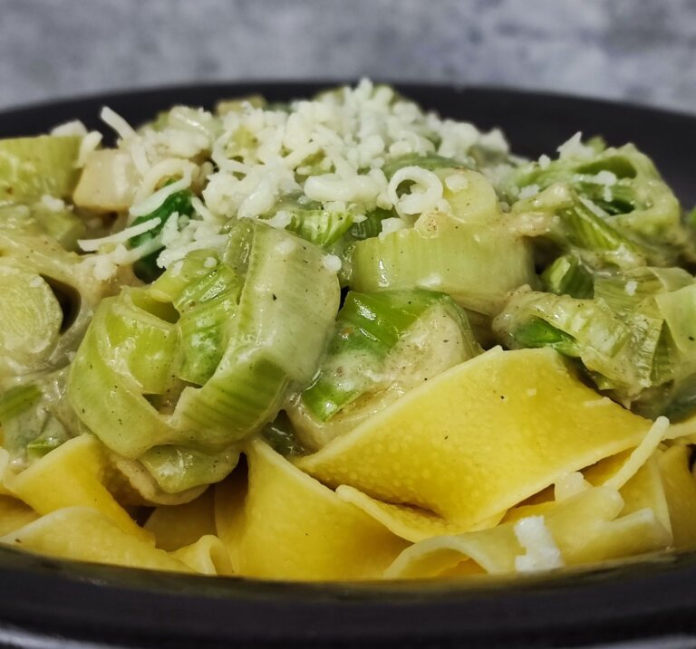 Παπαρδέλες με σάλτσα πράσου 3 υλικών | Δύο παραλλαγές για ενήλικες και παιδιά σαλτσα-πρασου