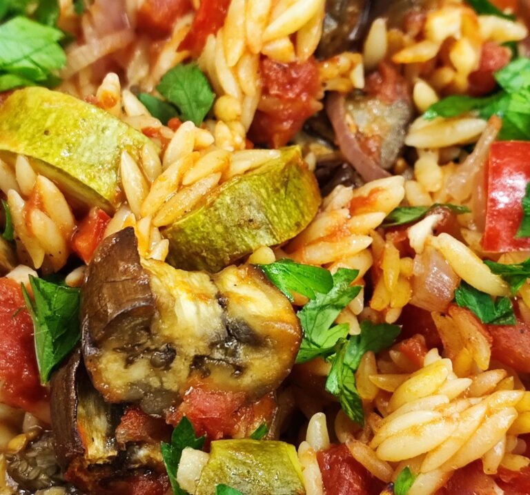 Κριθαράκι μπριάμ στον φούρνο | Ιδανικό για καλοκαιρινό ταπεράκι γραφείου