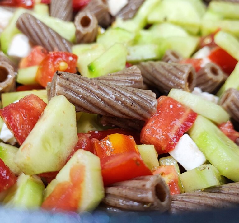 Ντοματοσαλάτα κατσαρόλας | Έτοιμη σε 12′, ιδανική για το γραφείο