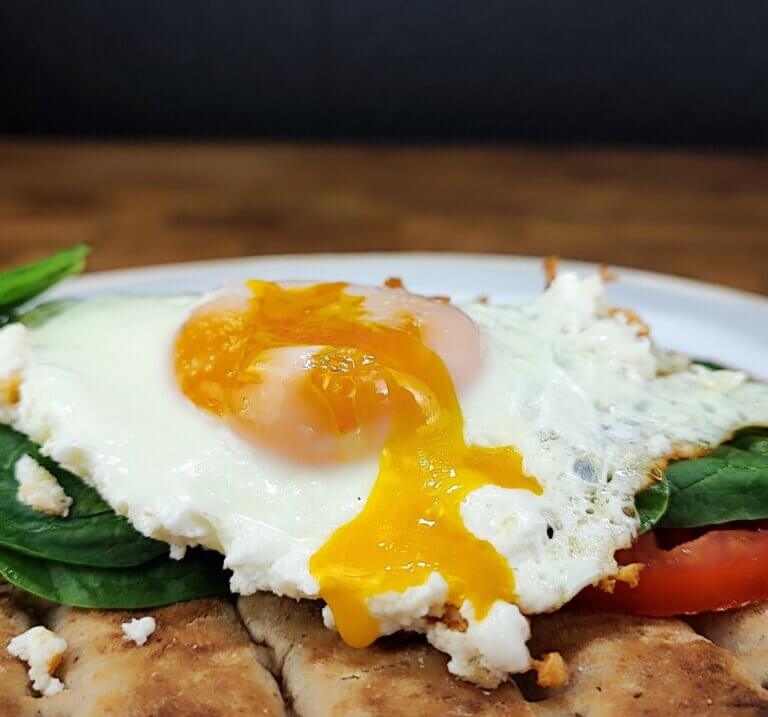 Αυγά μάτια σε φέτα | Το tiktok trend που έπρεπε να δοκιμάσω αυγά-ματια-σε-φετα