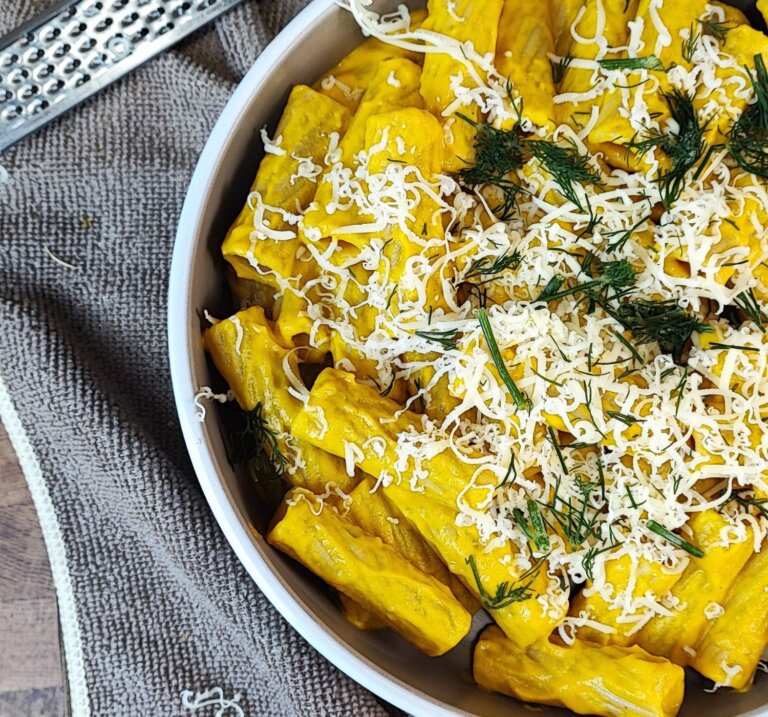 Νηστίσιμη μακαρονάδα με σάλτσα καρότου | 354 θερμίδες