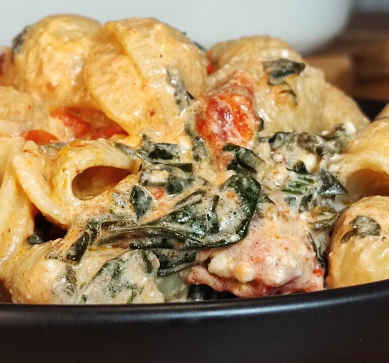 Baked φέτα με σπανάκι και τοματίνια | Νηστίσιμη συνταγή