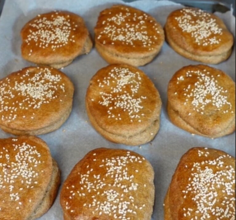 Ψωμάκια ολικής άλεσης για επικά σπιτικά burger