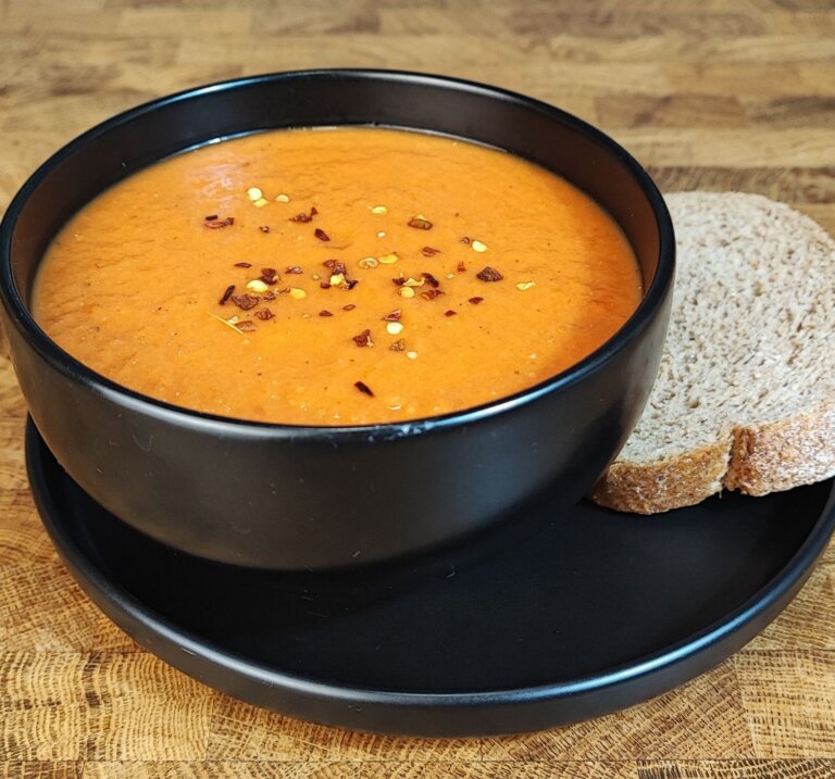 Ντοματόσουπα φούρνου με 4 κρυμμένα λαχανικά | 219 θερμίδες