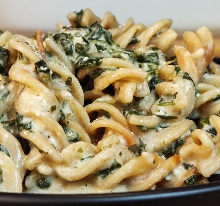 Μακαρονάδα φούρνου με σπανάκι και φέτα | Όλα σε ένα σκεύος