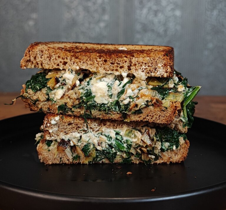 Σπανακόπιτα σε ψωμί για βραδινό | Έτοιμη σε 15′