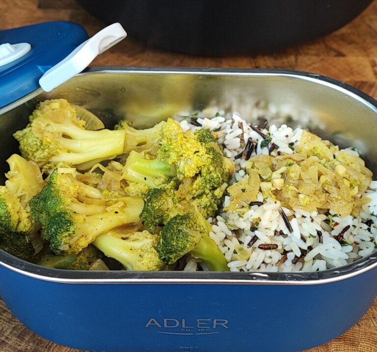 Μπρόκολο σε σάλτσα με αρωματισμένο ρύζι