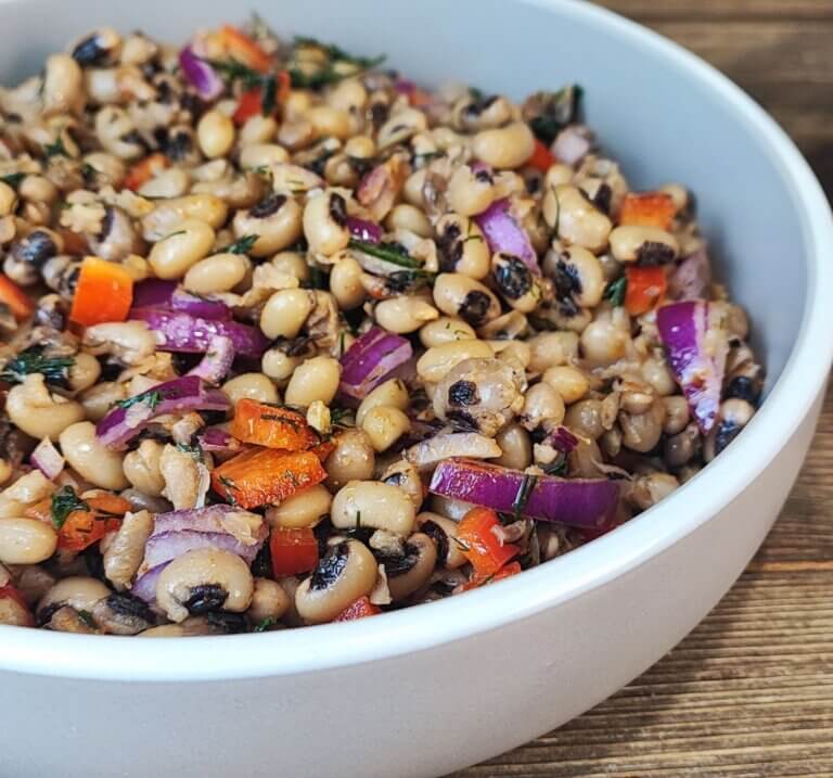 Μαυρομάτικα φασόλια σαλάτα