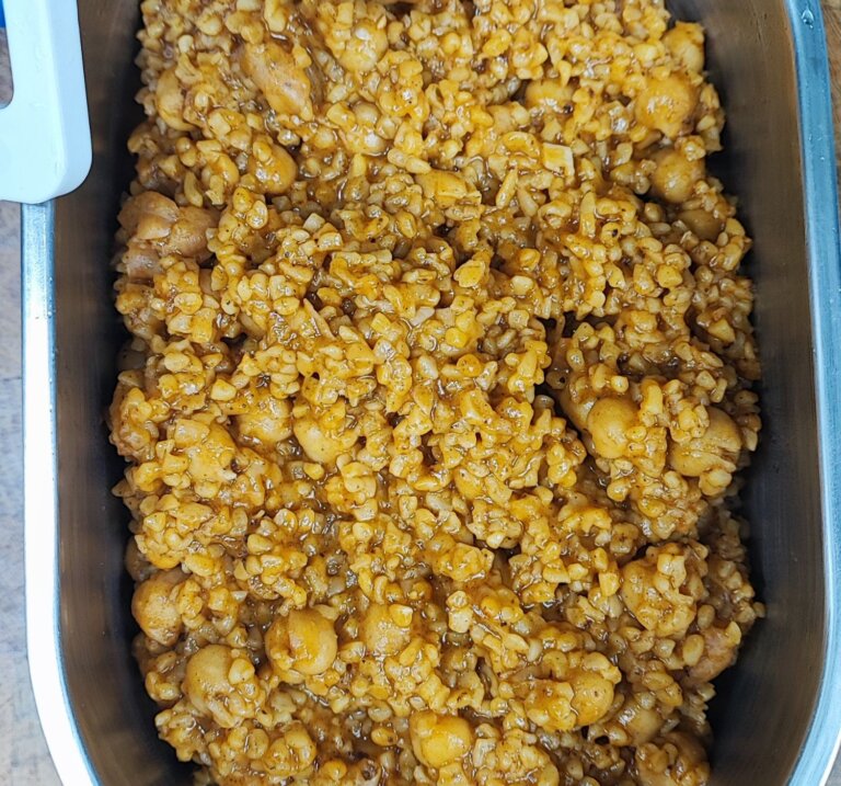 Κοκκινιστό πλιγούρι με ρεβύθια και μπαχαρικά | Γεύση ανατολής