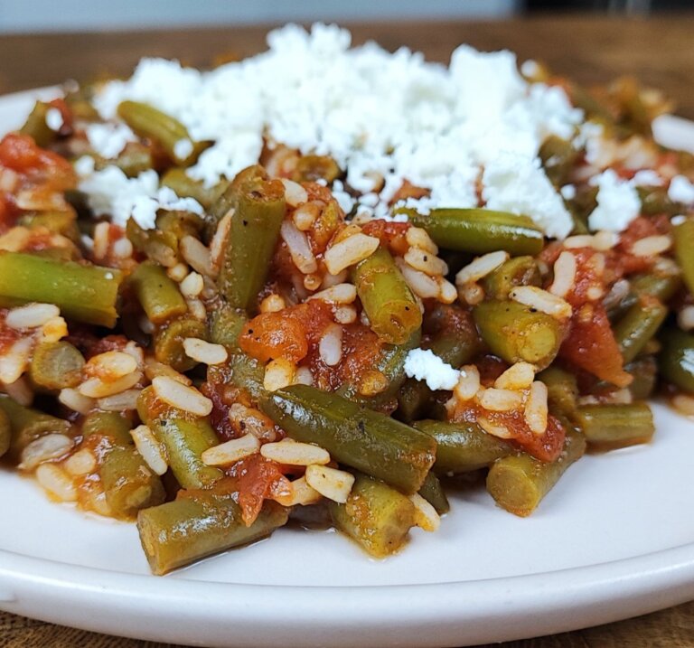 Φασολάκια με ρύζι και ντομάτα