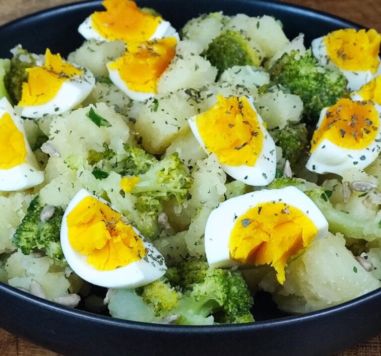 Εύκολη πατατοσαλάτα χωρίς μαγιονέζα τέλεια για κυρίως γεύμα