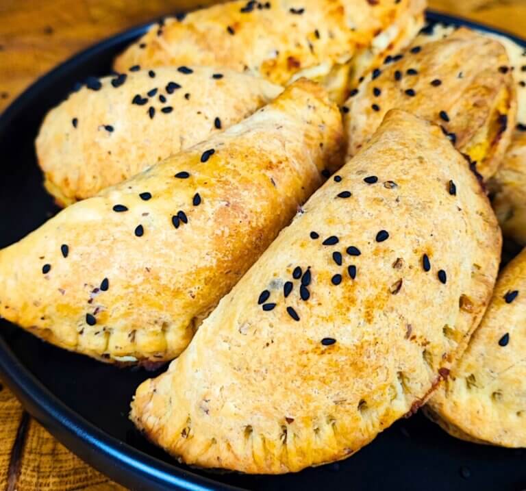 Πιτάκια με γέμιση φέτα-γίγαντες | Σαν τυροπιτάκια