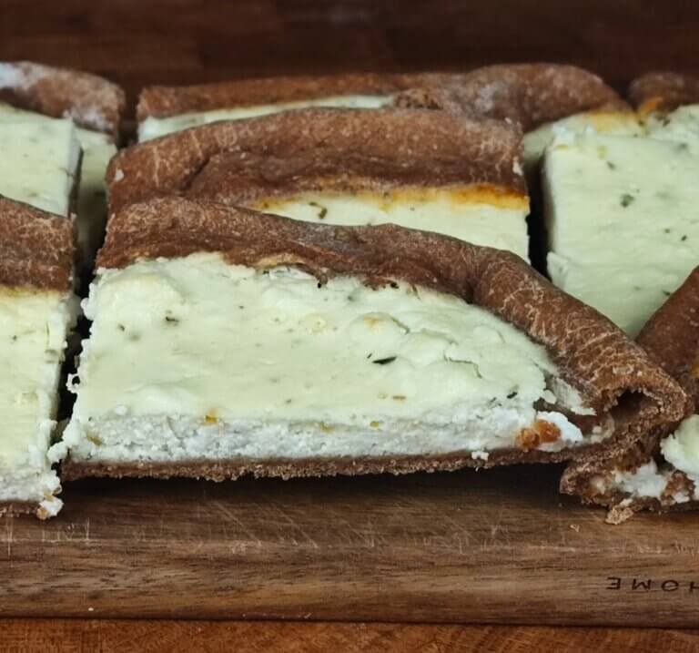 Ξεσκέπαστη τυρόπιτα με αλεύρι ολικής